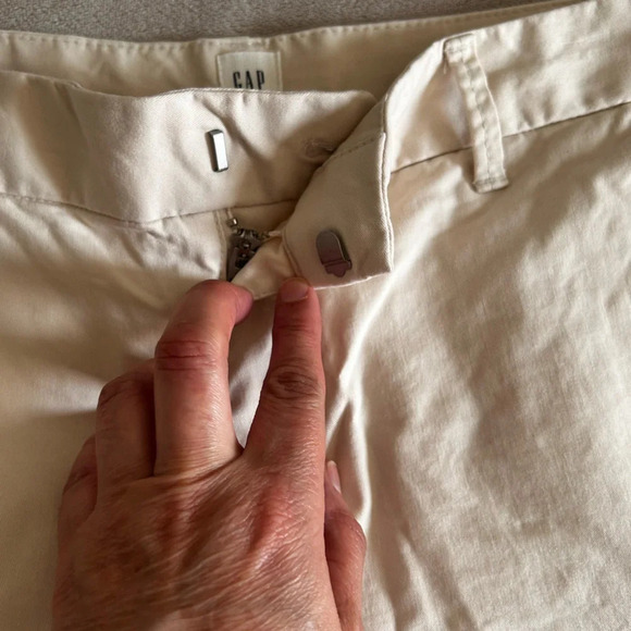 Gap Shorts Womens Size 8 Khaki Beige Chino Stretch Zipper - Picture 7 of 14